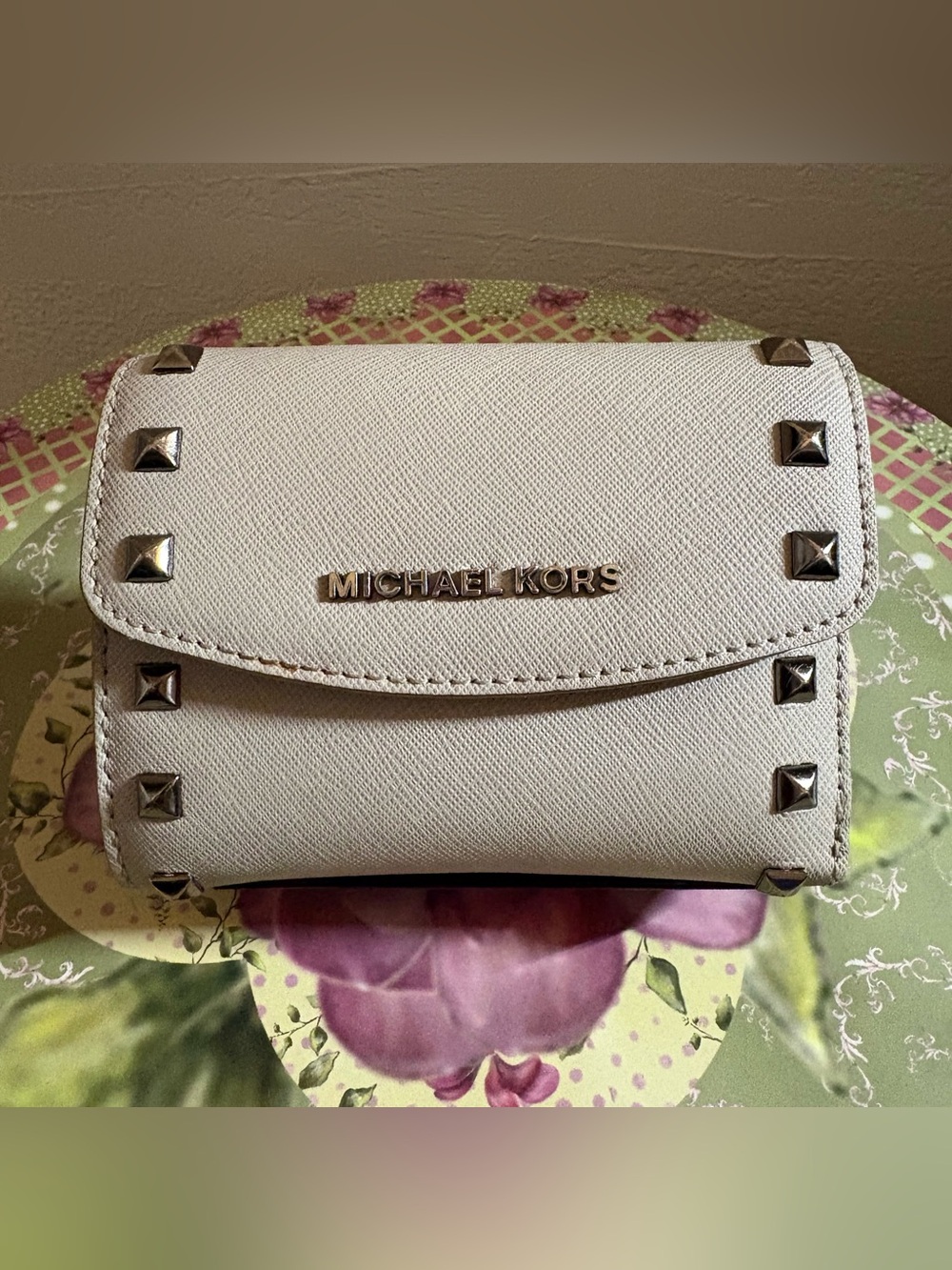 Michael Kors Ivory Ava Stud Carry-All Card Wallet
